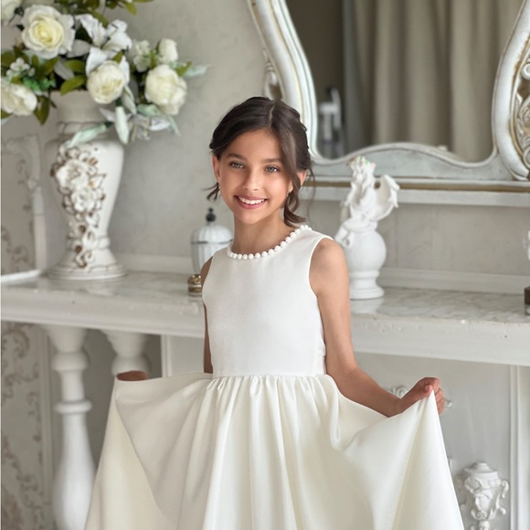 Satin flower girl dress Elegant girl dress Flower girl dress with pearls - Picture 3 of 7